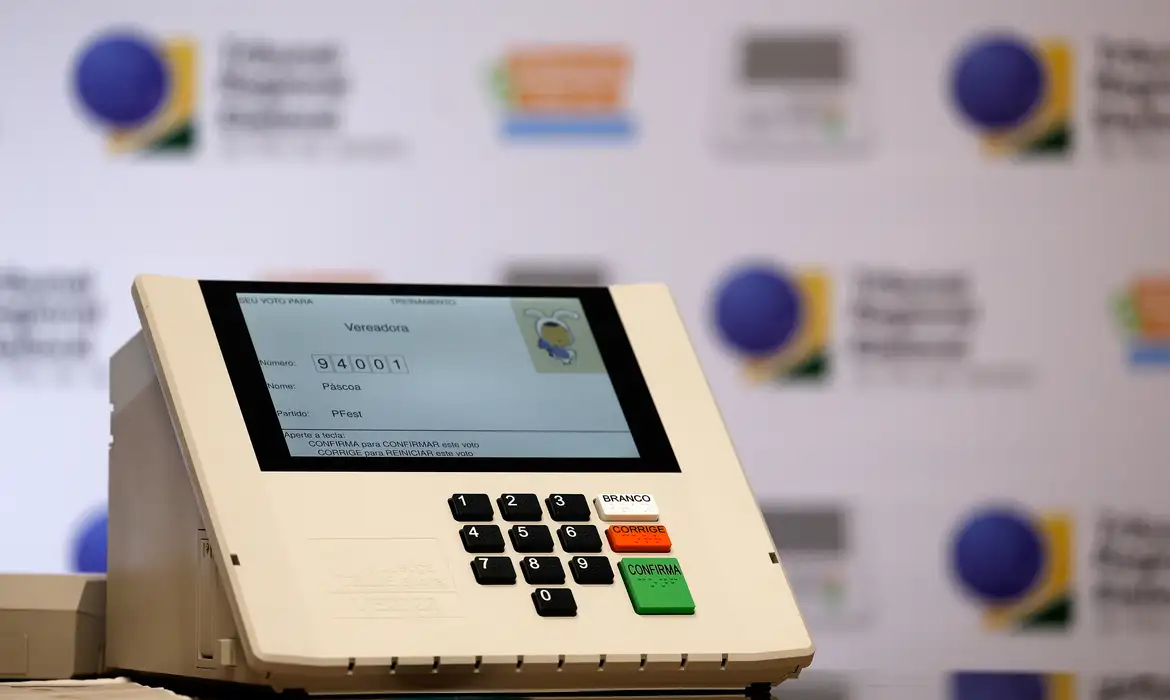 Moraes autoriza investigados por atos do 8 de janeiro a votar no domingo