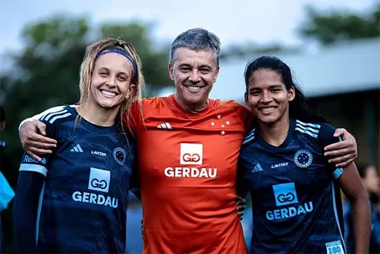 Vitória Calhau e Marília, do Cruzeiro, convocadas para partidas da seleção