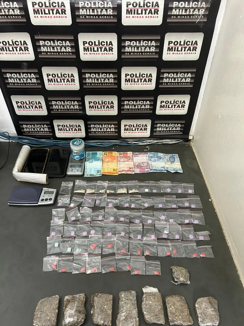 Polícia Militar prende suspeito por tráfico de drogas em Pará de Minas