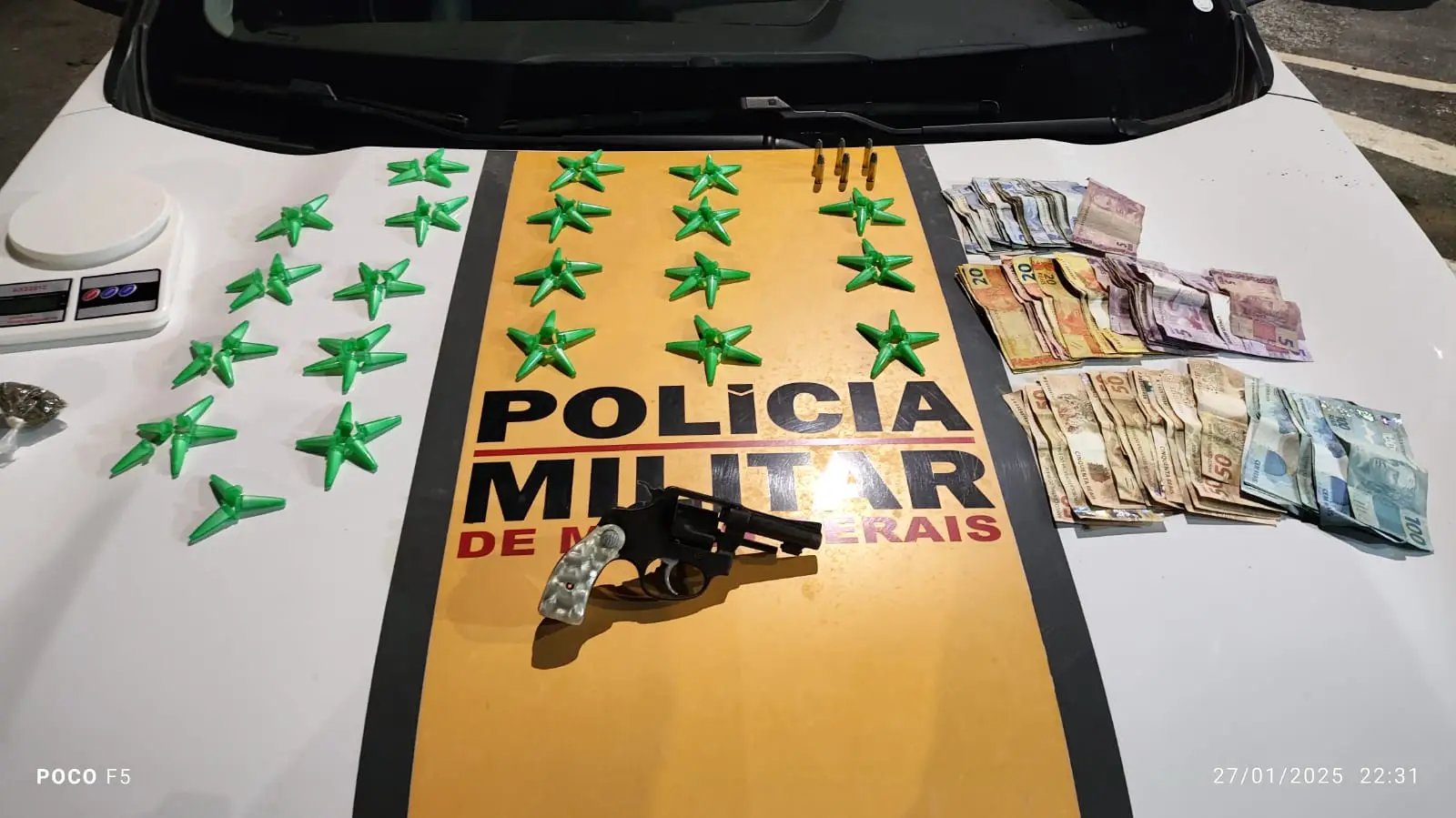 Homem é preso por porte ilegal de arma e tráfico de drogas em Nova Serrana