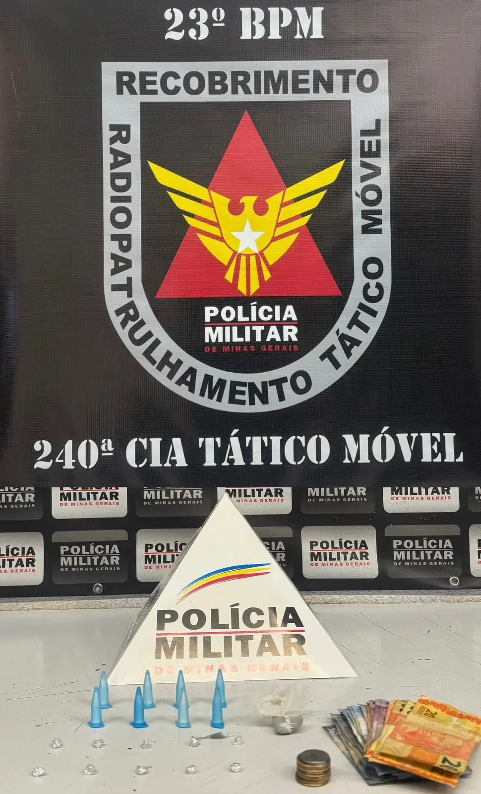 Mulher é presa por tráfico de drogas no bairro Niterói