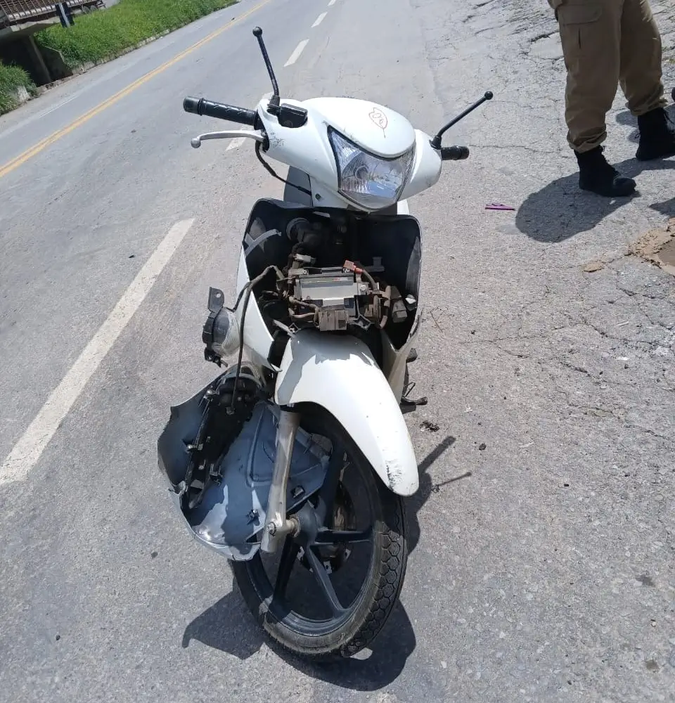 Criança fica ferida em acidente envolvendo moto e carreta em Formiga