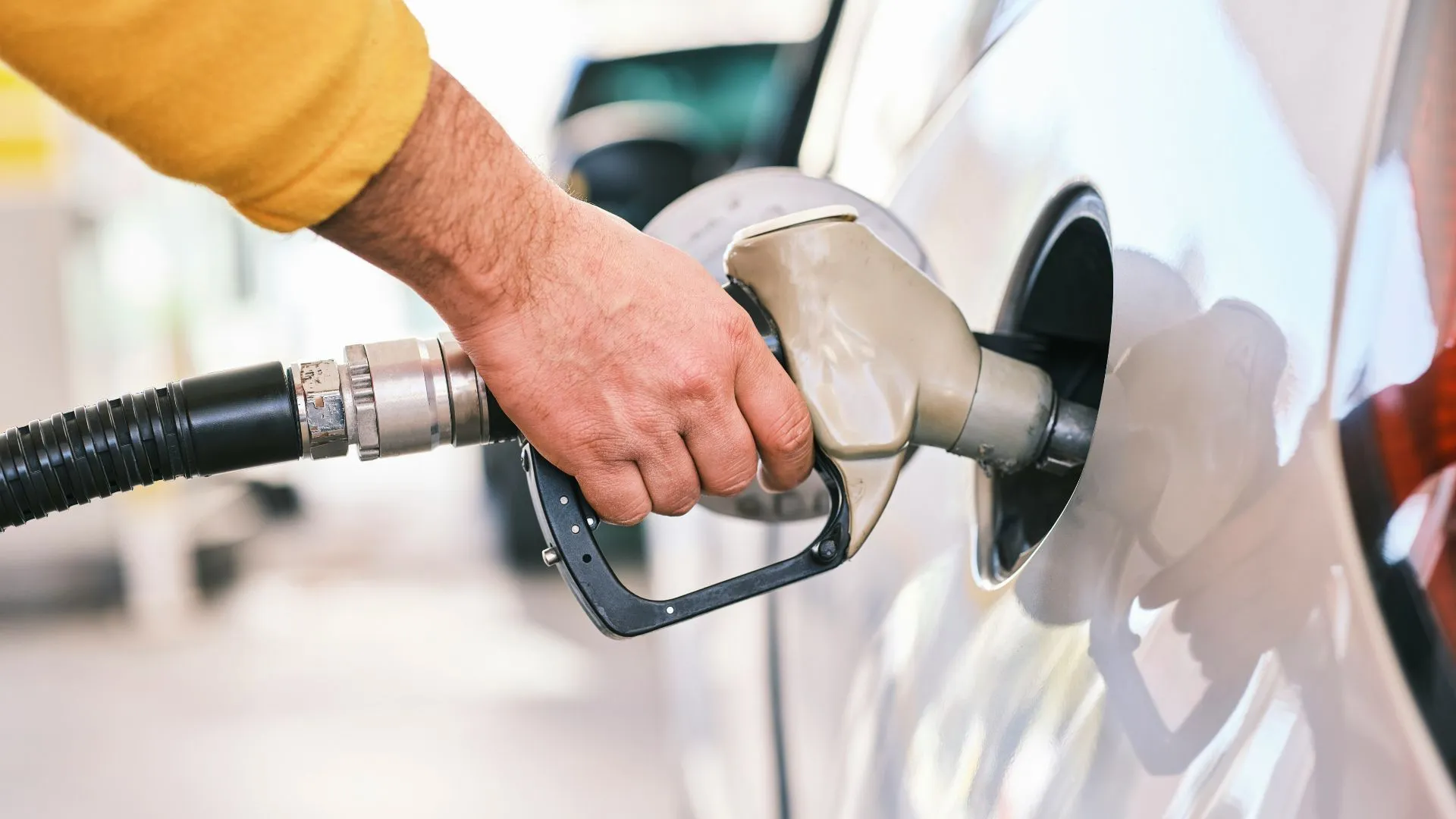 Gasolina fica pelo menos 10 centavos mais cara a partir de hoje