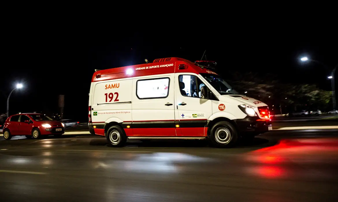 Caminhão capota e motorista morre em acidente na BR-354, em Formiga