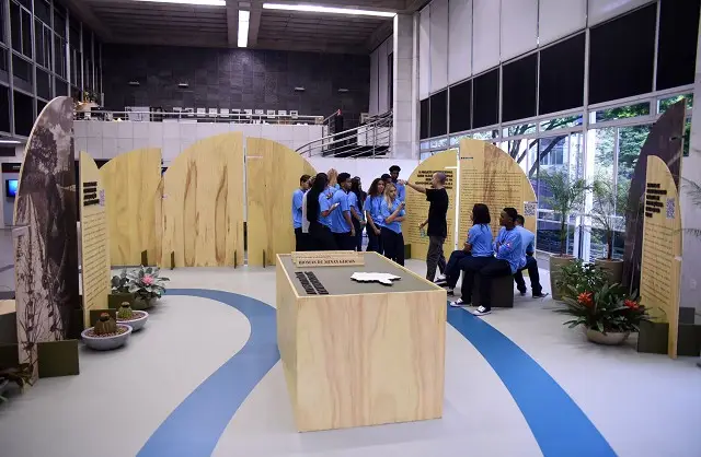 Exposição sobre convivência com a crise climática tem visitas guiadas