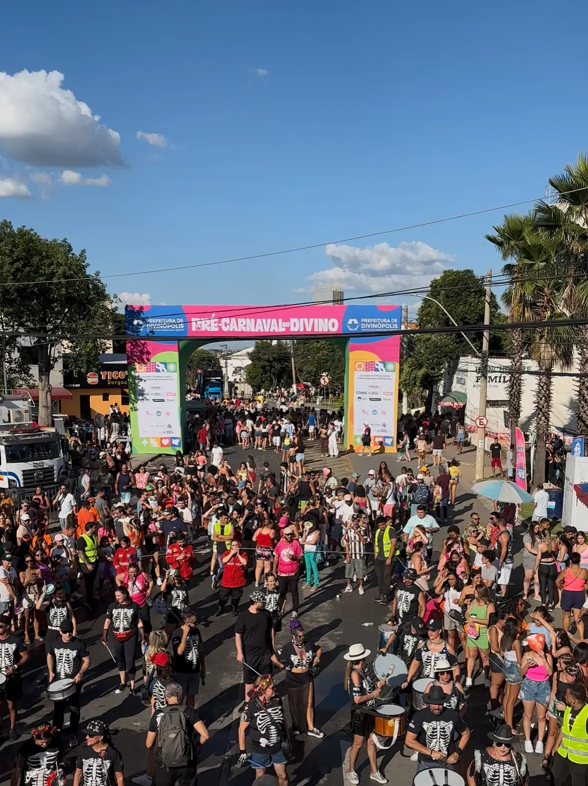 Pré-Carnaval do Divino reúne cerca 30 mil foliões 