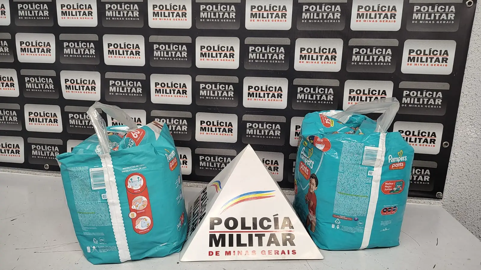 Homem é preso após furtar produtos em farmácia