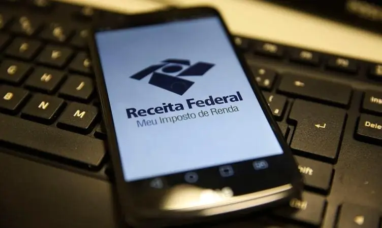 Criminosos usam crachás falsos do INSS para aplicar golpes em residências