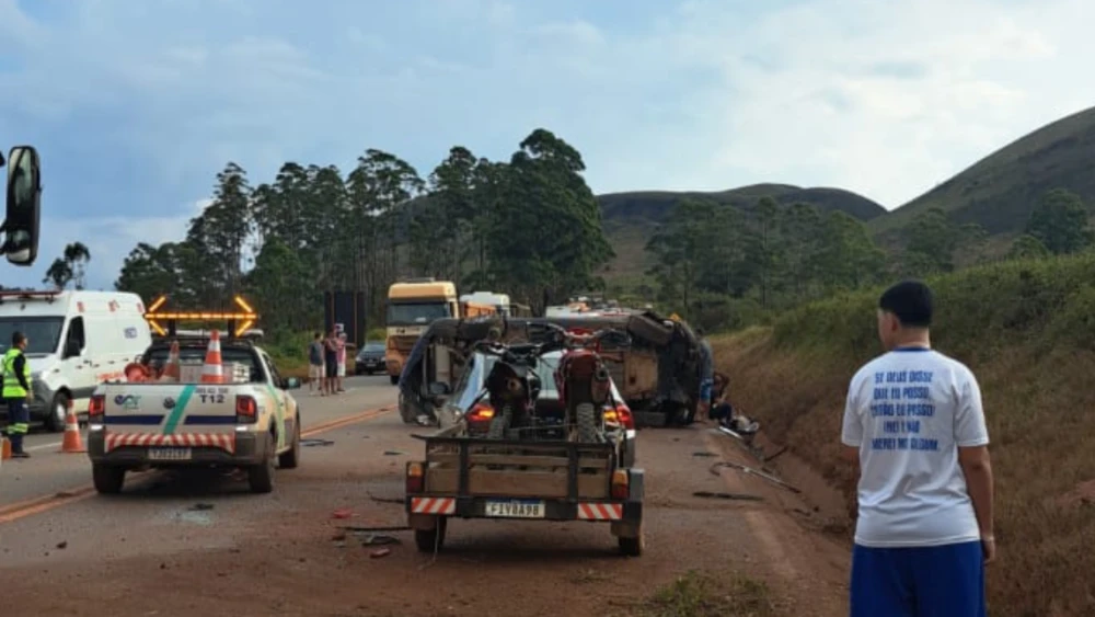 Capotamento na BR-040 fere cinco pessoas