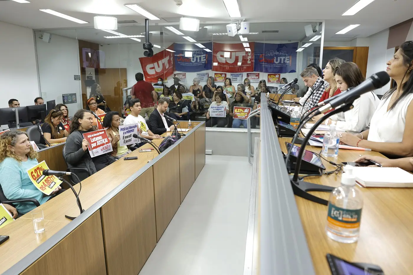 Servidores da educação básica querem reajuste maior do que o proposto pelo governo