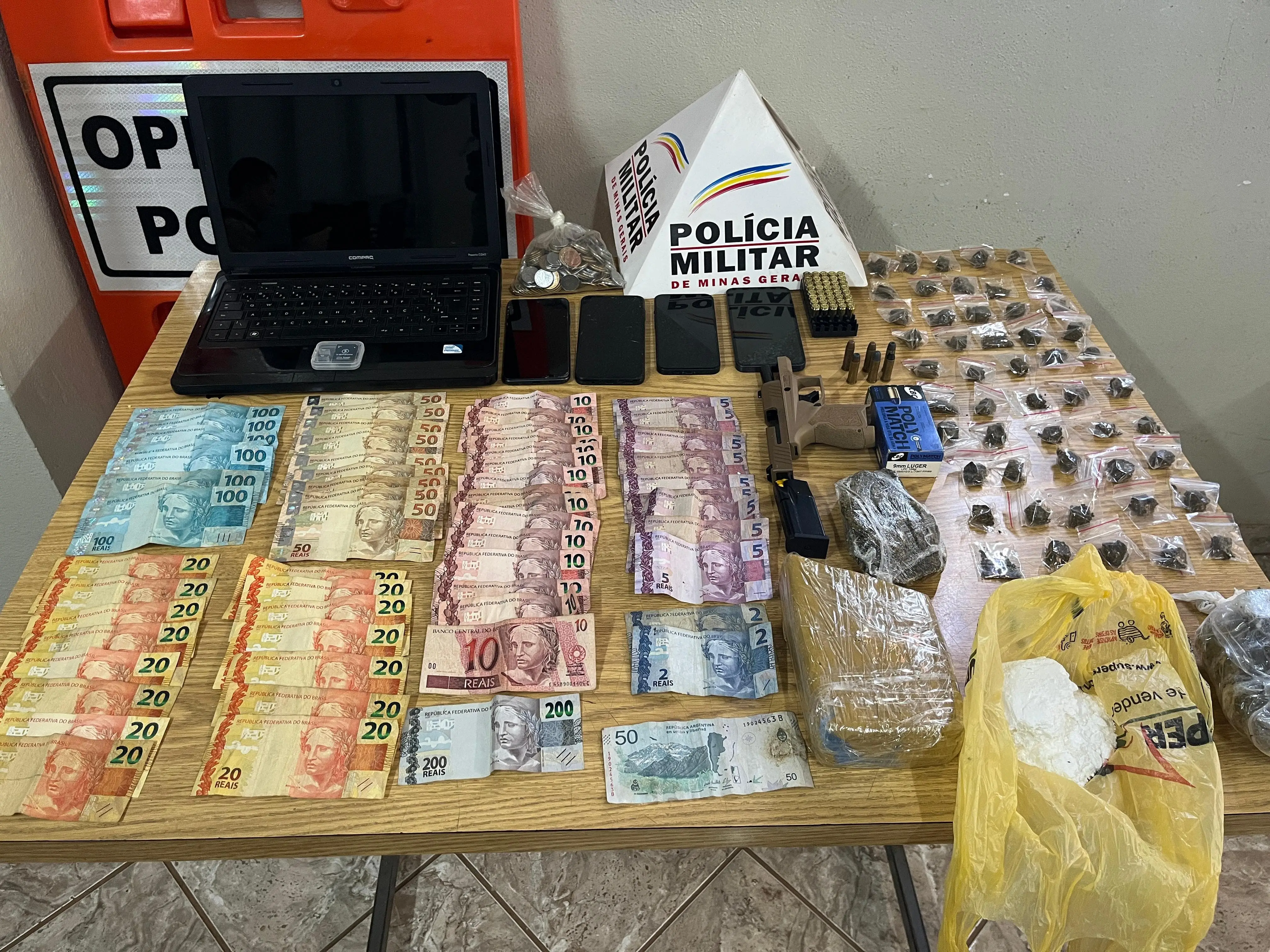 Operação "Escudo do Indaiá" em Abaeté prende cinco e apreende armas, drogas e dinheiro