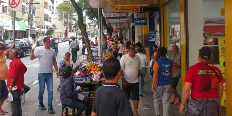 Dia do Trabalhador: Comércio em Divinópolis não pode exigir trabalho de funcionários em 1º de Maio