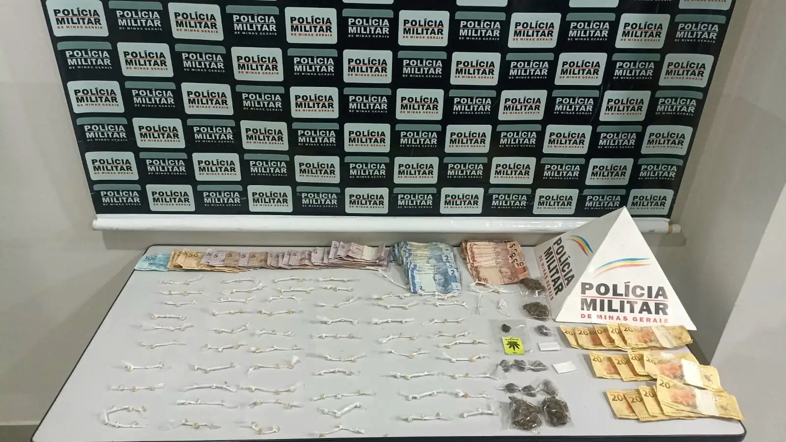 Três homens foram presos em flagrante por tráfico de drogas em Nova Serrana