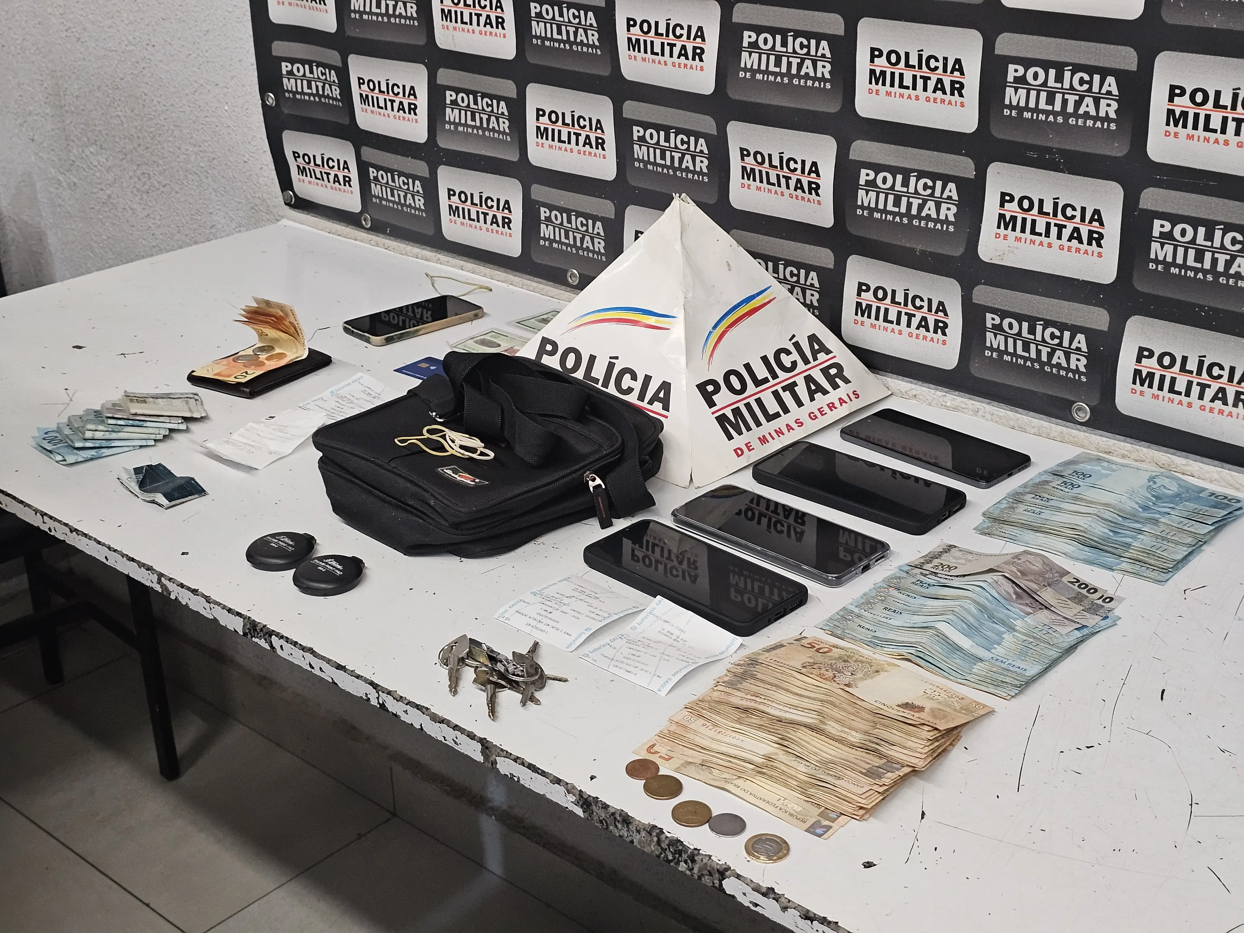 PM prende estelionatário em Divinópolis por falsificação de documentos e saques ilegais