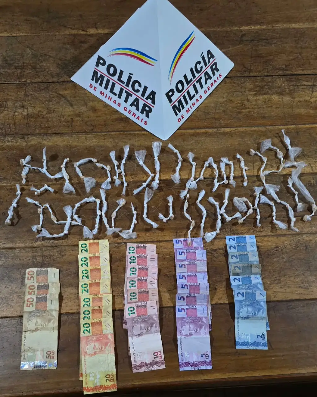 Polícia Militar apreende crack e prende suspeito por tráfico em Martinho Campos
