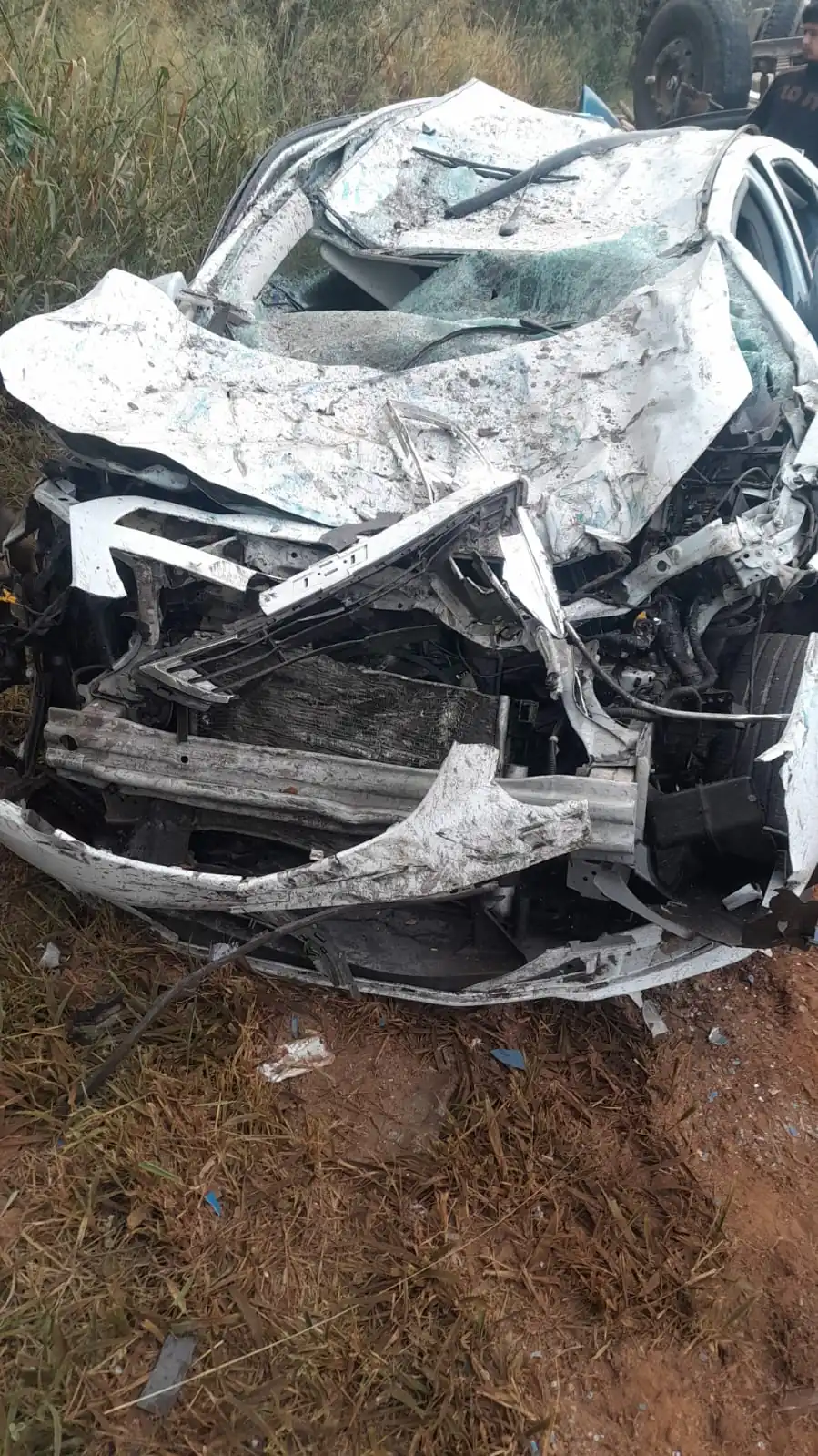 Acidente entre carro e caminhão na MG-050 deixa três feridos em Formiga