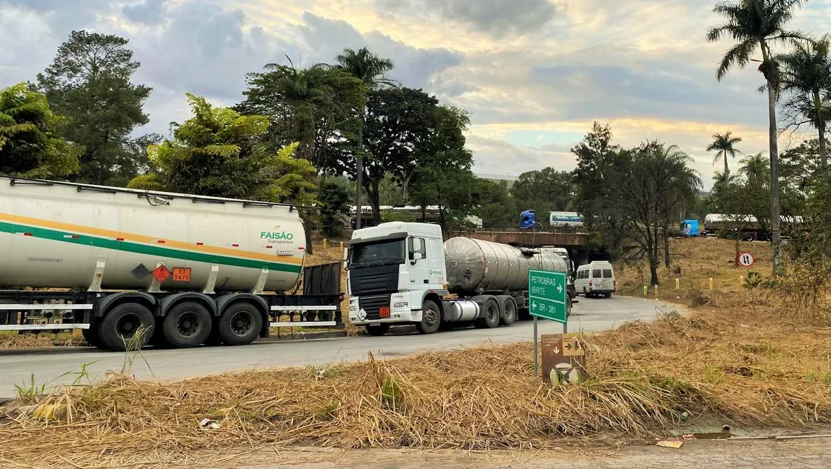 Greve do transporte de combustíveis em Minas chega ao fim após acordo