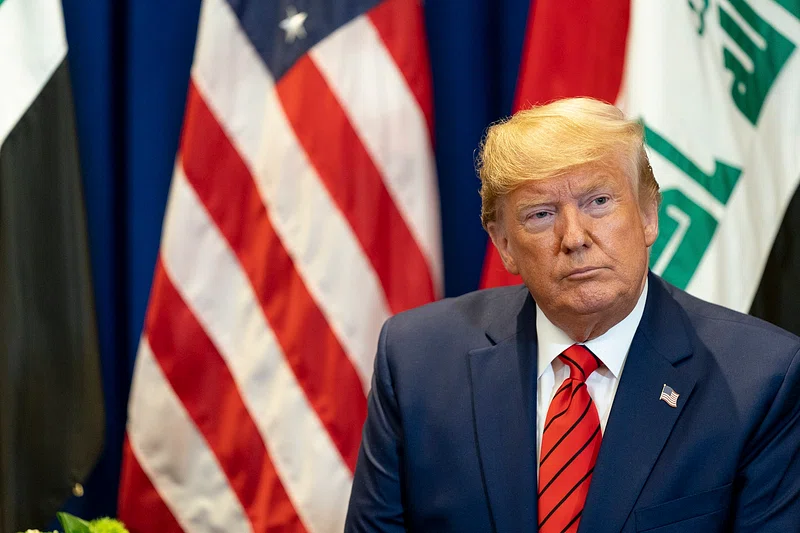 Horas após anunciar 'cessar-fogo', Trump acusa Israel e Irã de violarem acordo