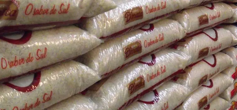 Preços do arroz e feijão  tem queda no varejo