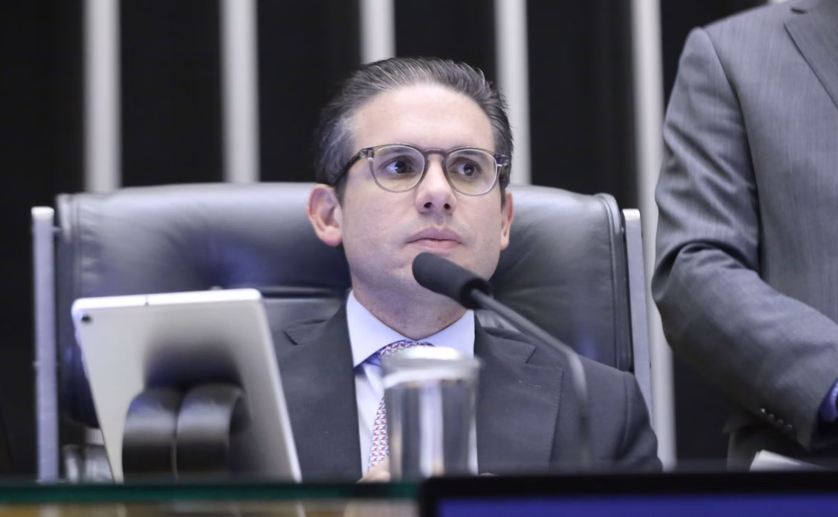 Deputados federais podem passar a acumular salário e aposentadoria