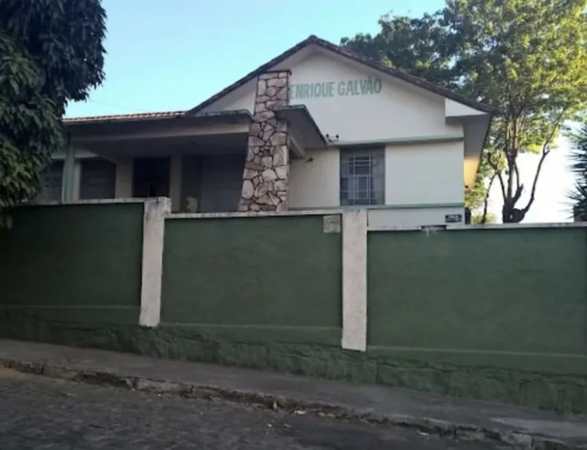 Escolas de Divinópolis são informadas sobre suspensão de audiências cívico-militares