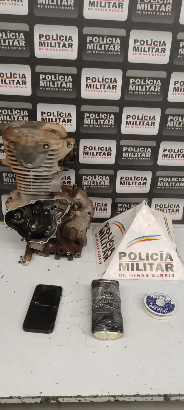 Homem é preso com motor de motocicleta e aparelho celular furtados em Divinópolis