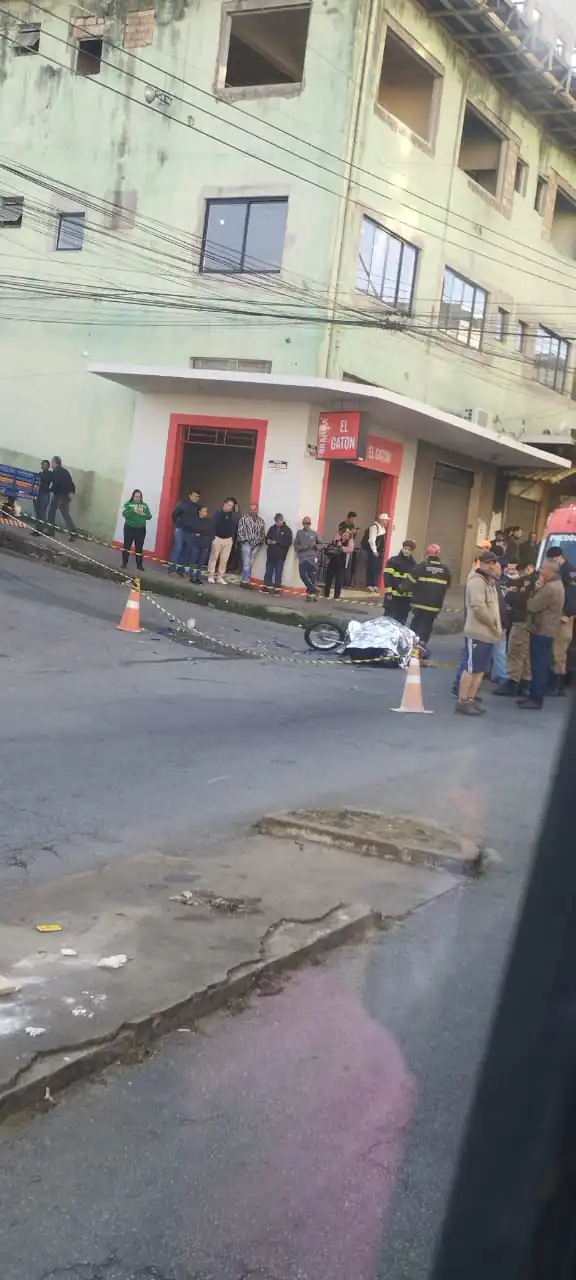 Motociclista morre em colisão com caminhão em Divinópolis