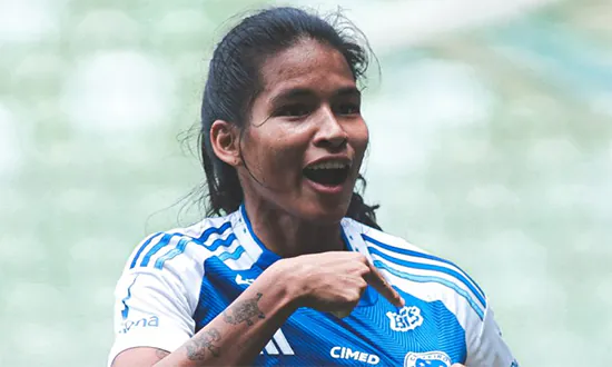 Atacante do Cruzeiro passa por cirurgia na coxa direita