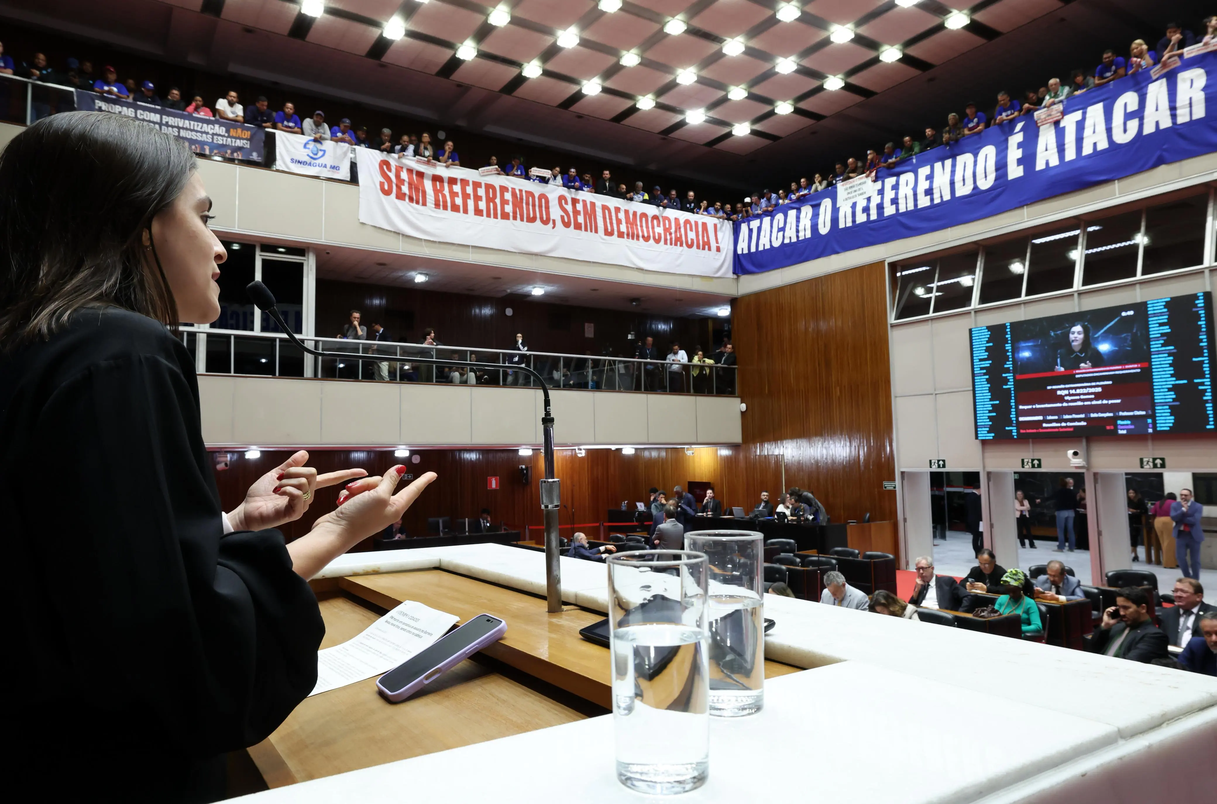 Lohanna lança abaixo-assinado contra PEC que retira poder do povo sobre a Copasa