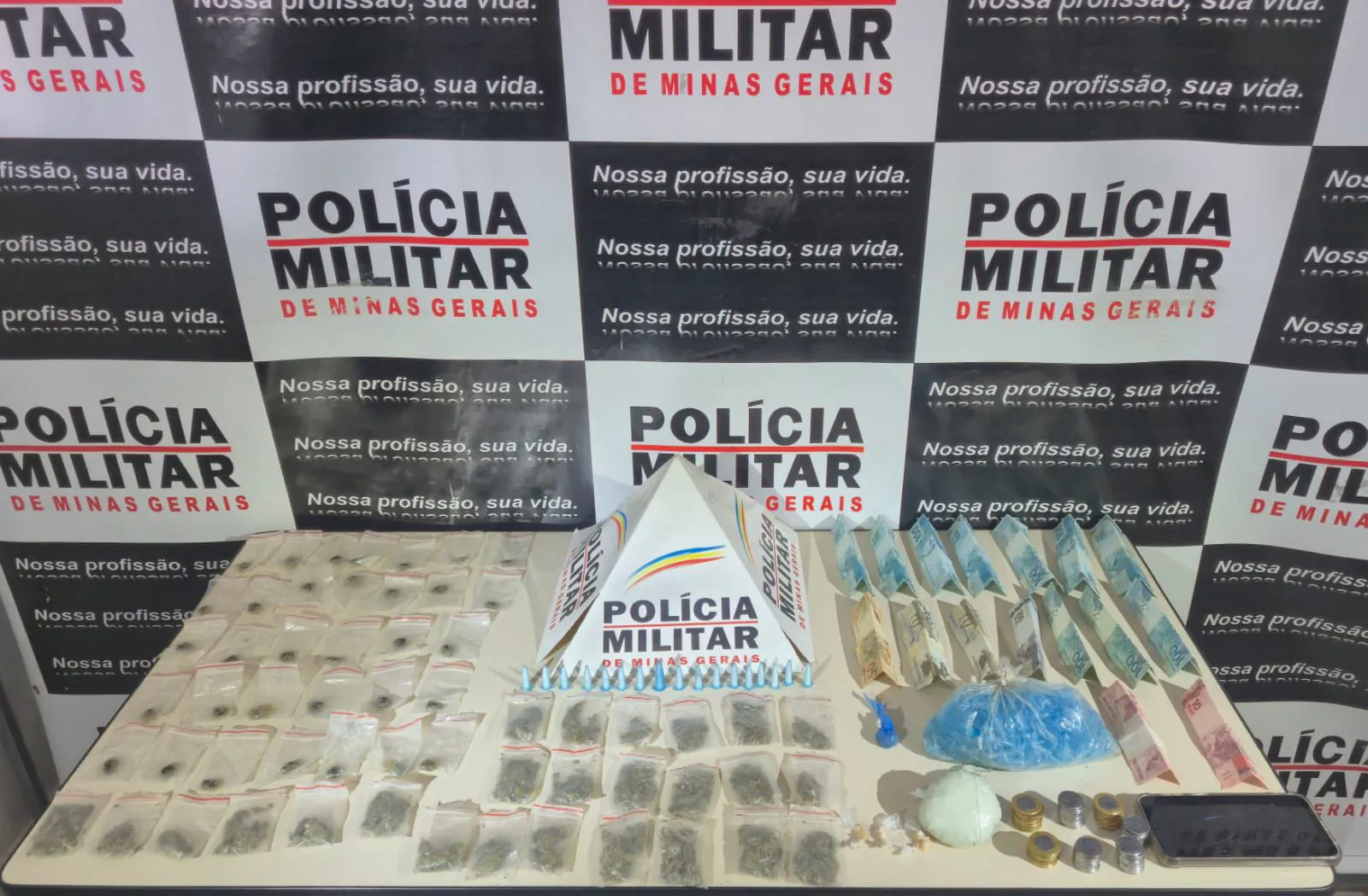 Jovem é preso por tráfico de drogas em Santo Antônio do Monte