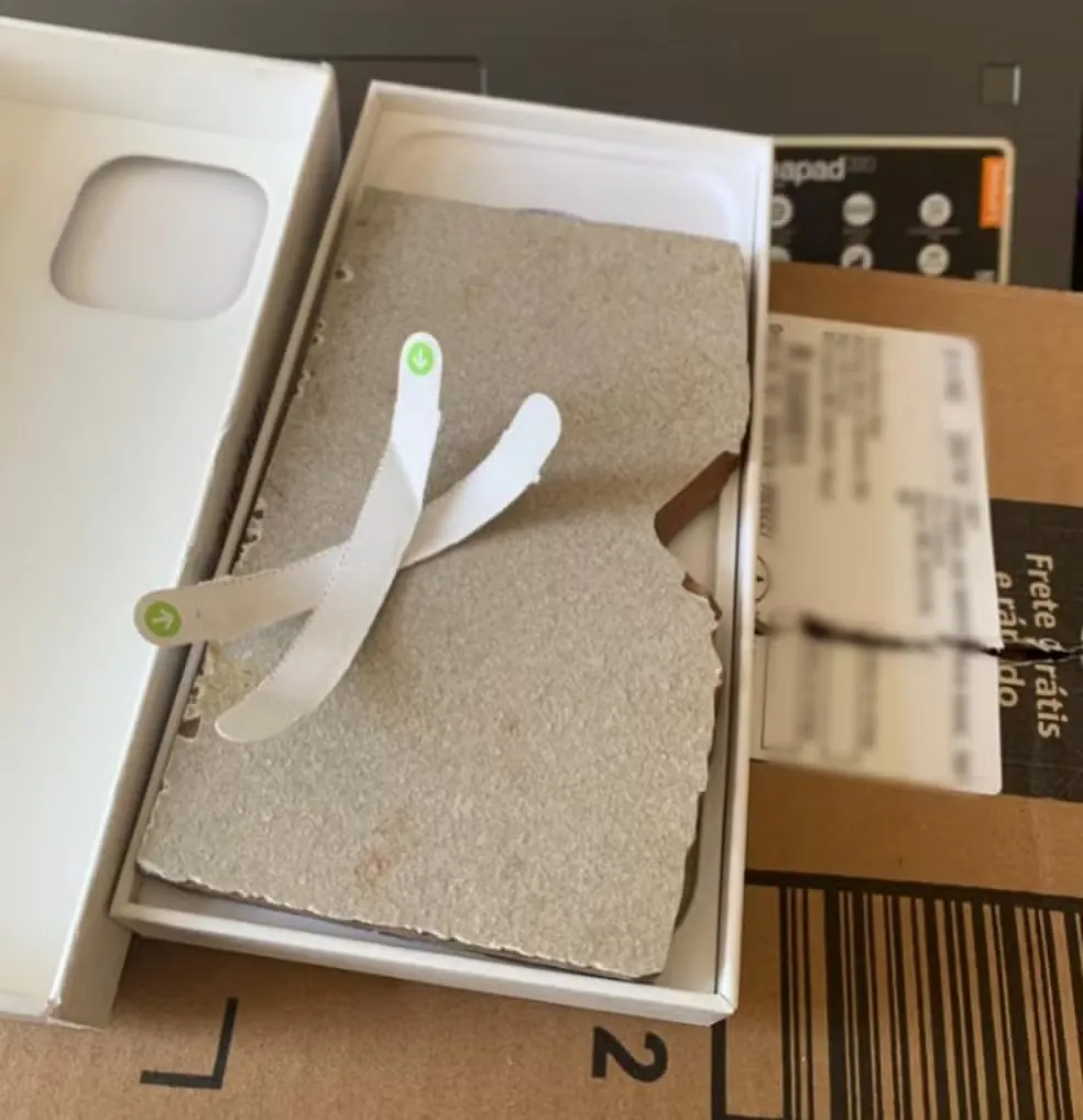 Amazon reembolsa cliente de Divinópolis que recebeu azulejo no lugar de iPhone
