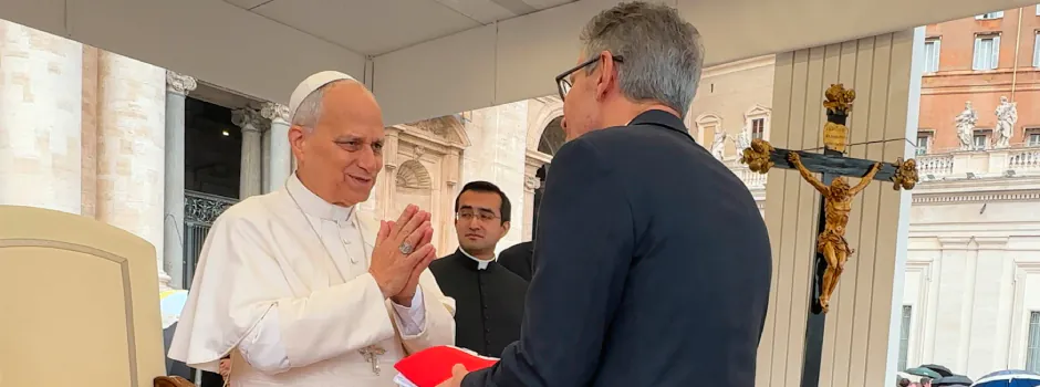 Papa Leão XIV abençoa povo de Minas ao receber obras de artesãos do estado 