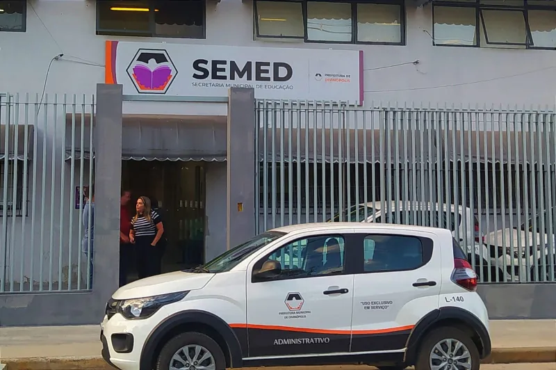Profissionais da educação têm até 25 de novembro para solicitar transferência de escola em Divinópolis