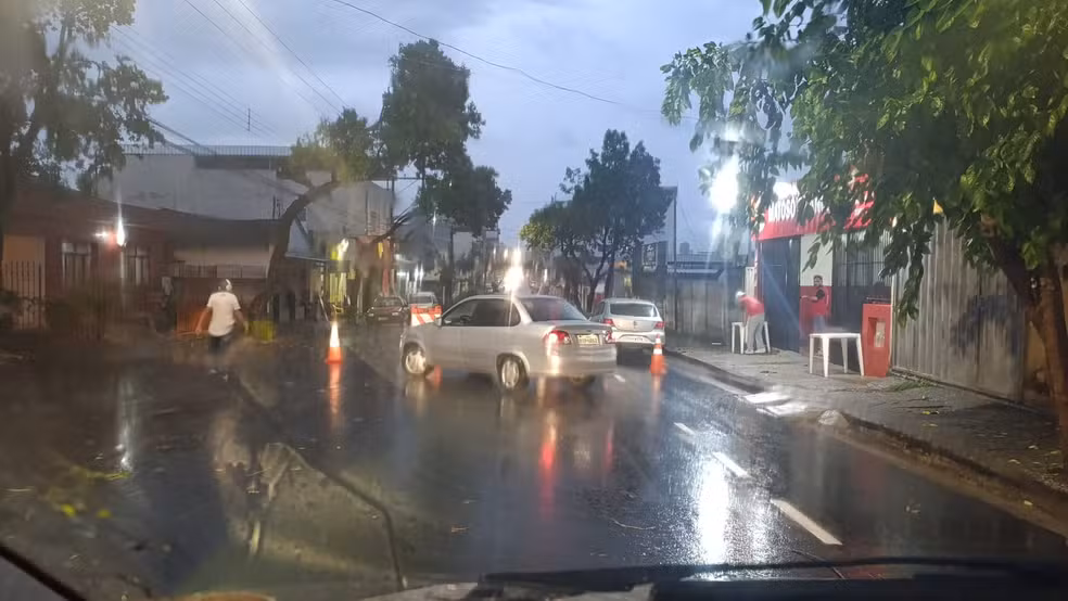Força-tarefa libera quase todas as vias após temporal de sábado 