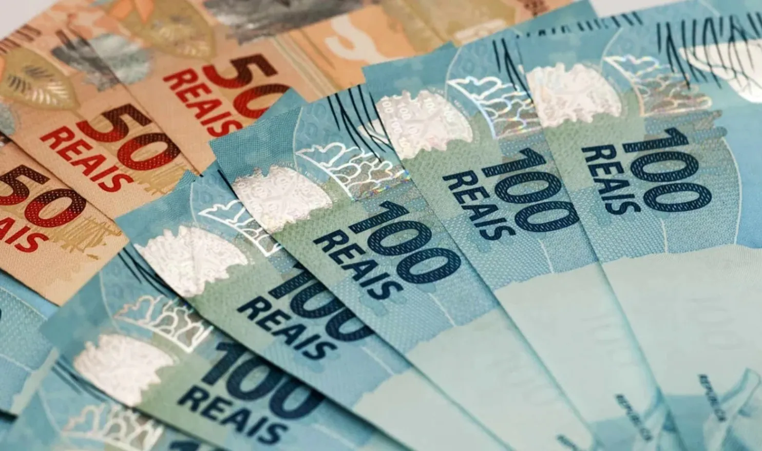 13º salário mais cedo reforça planejamento financeiro familiar