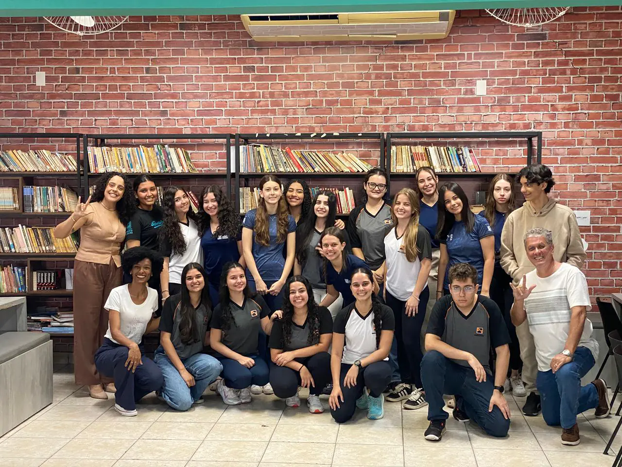 Estudantes elaboram projeto de lei para garantir comunicação em Libras