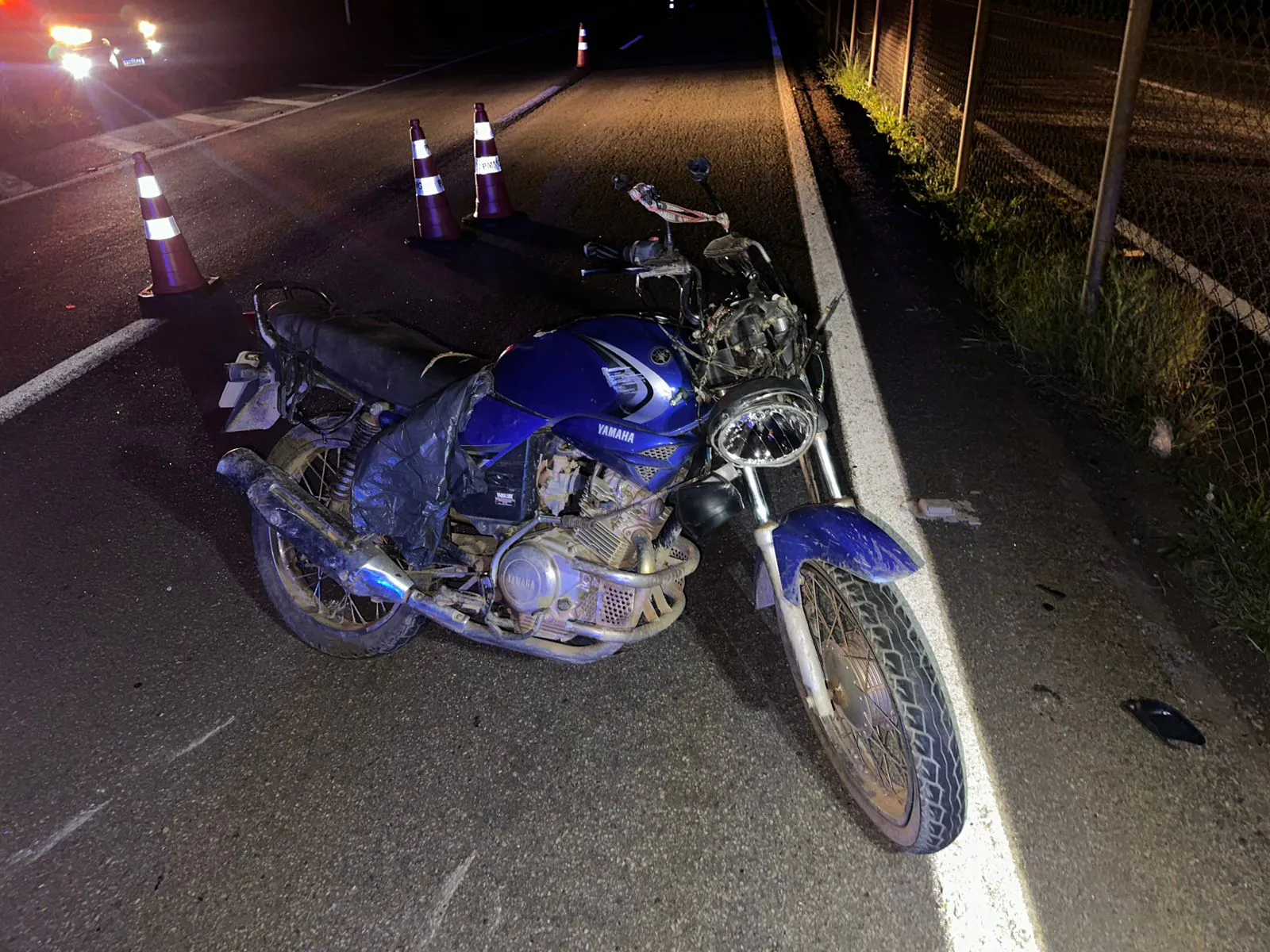 Motociclista fica gravemente ferido após bater em defensa metálica na MG-050, em Itaúna