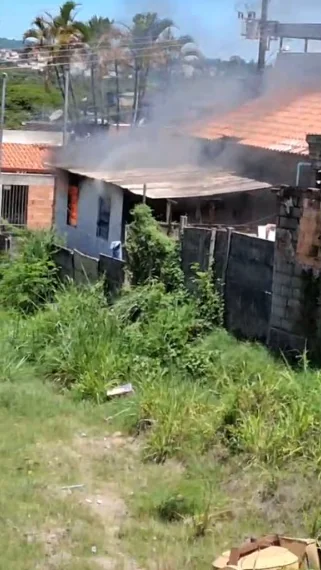Incêndio destrói cômodos de casa no São Miguel após atrito familiar em Divinópolis