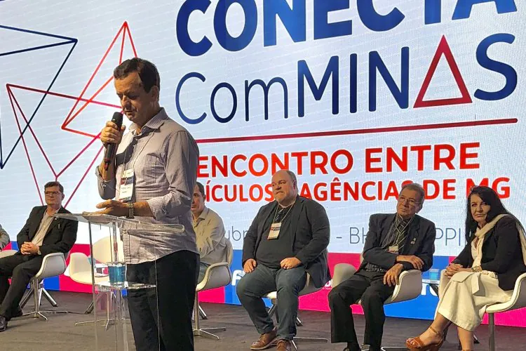 Deputado Arantes representa Assembleia no Conecta Com Minas 2025 e destaca importância da mídia regional e dos jornais impressos 
