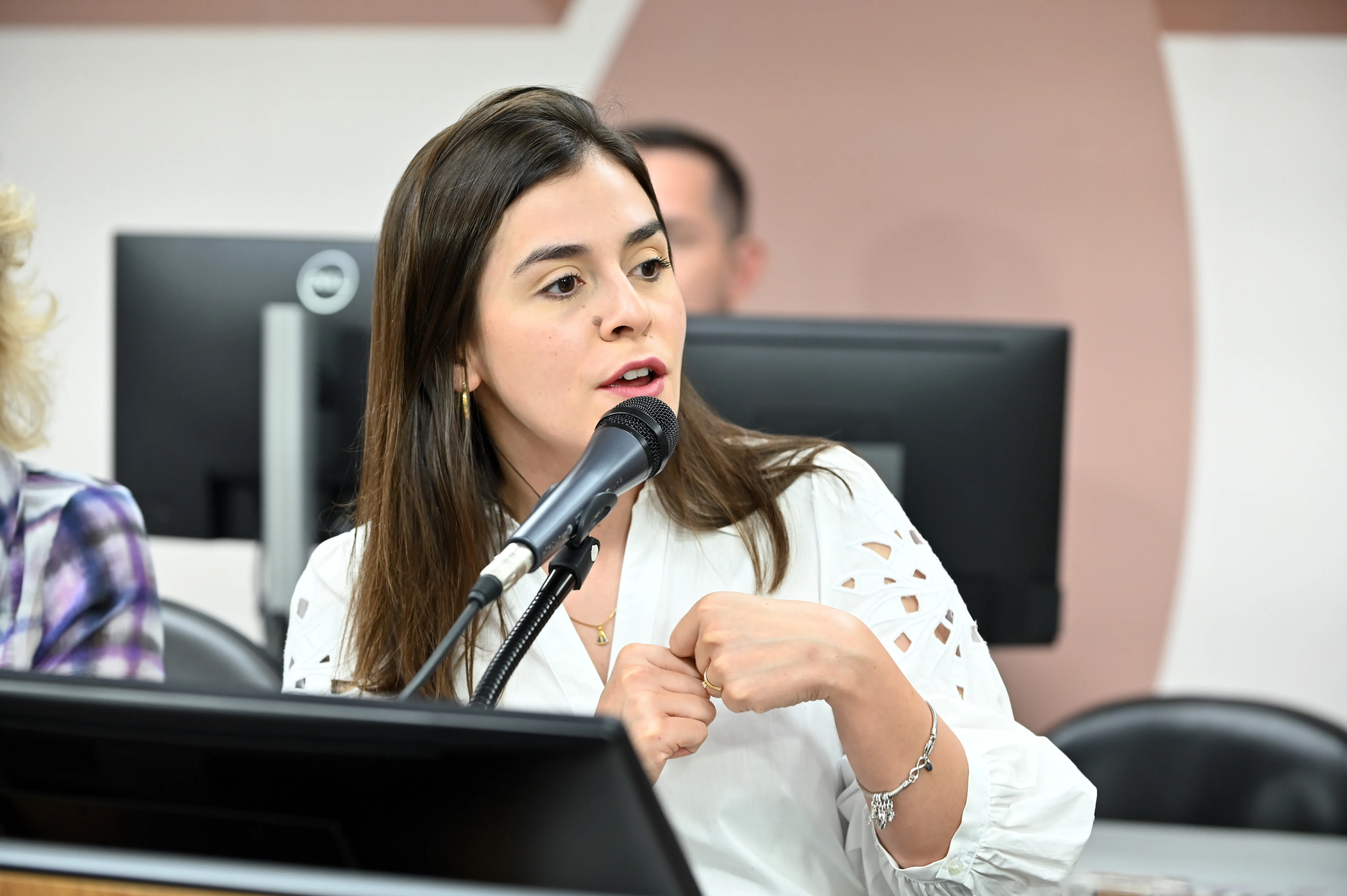 Lohanna rebate vice-governador e acusa governo de distorcer informações sobre Hospital Regional