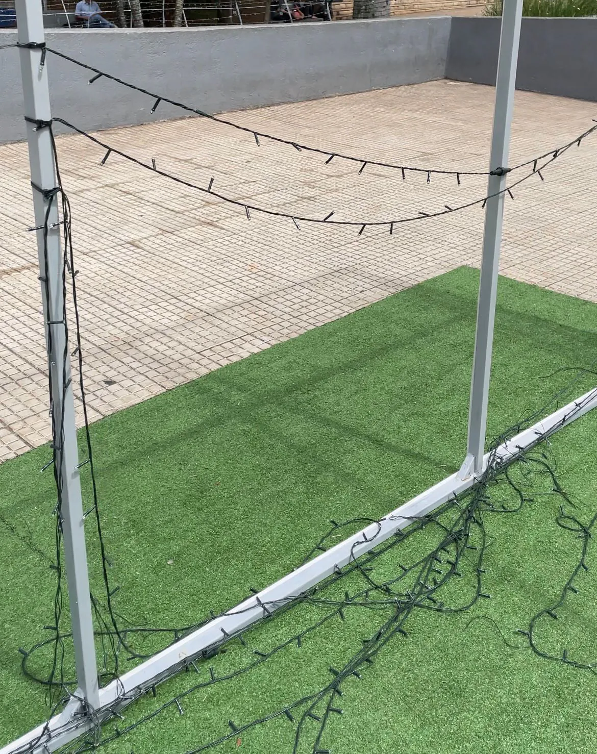 Decoração de Natal da Praça do Santuário é depredada dois dias após inauguração