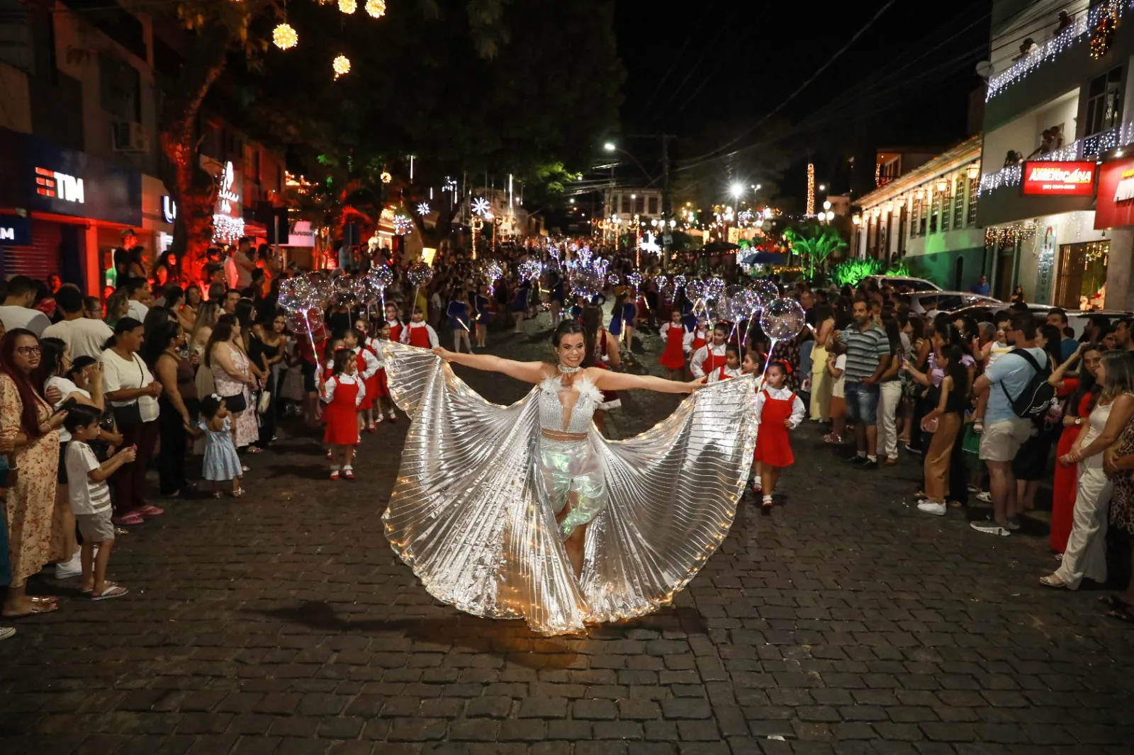Natal Iluminado Itapecerica 2025 segue com ampla programação cultural