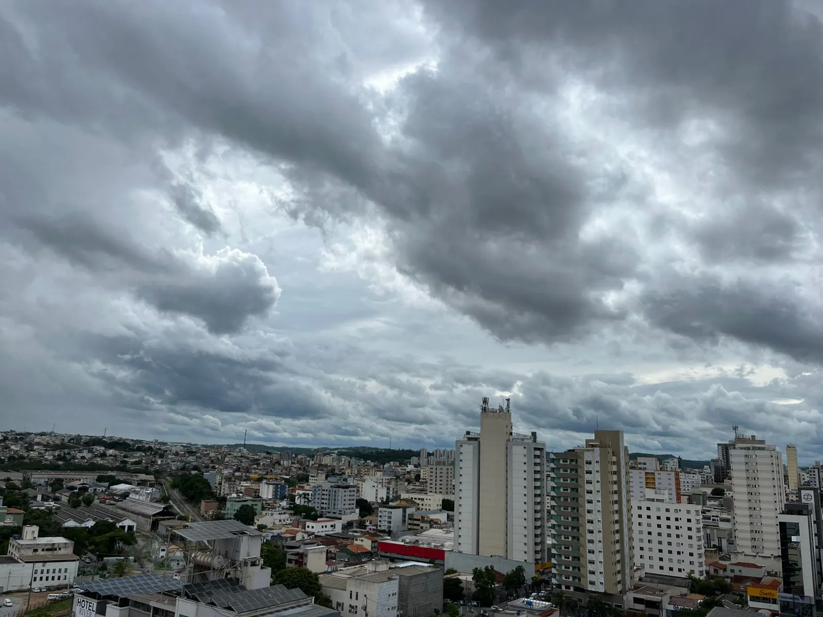 Divinópolis terá fim de semana com chuva intensa e ventos fortes