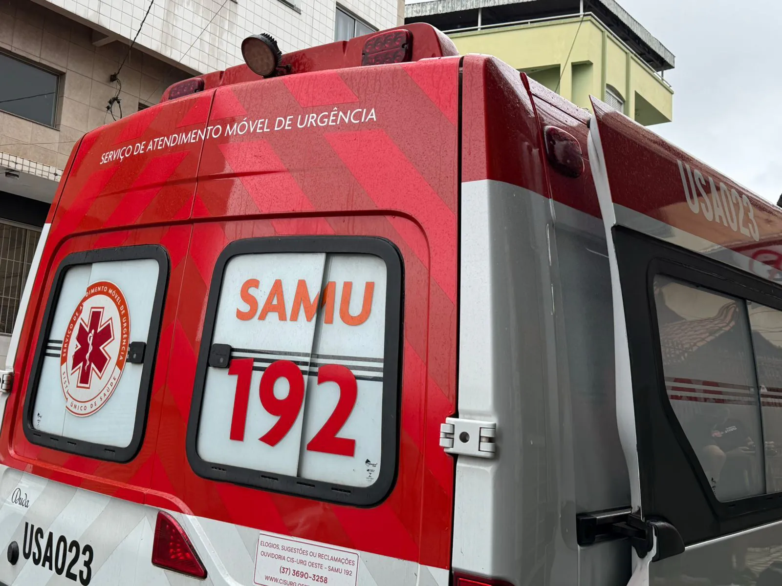 Motociclista morre após colidir com carreta parada na MG-050, em Divinópolis