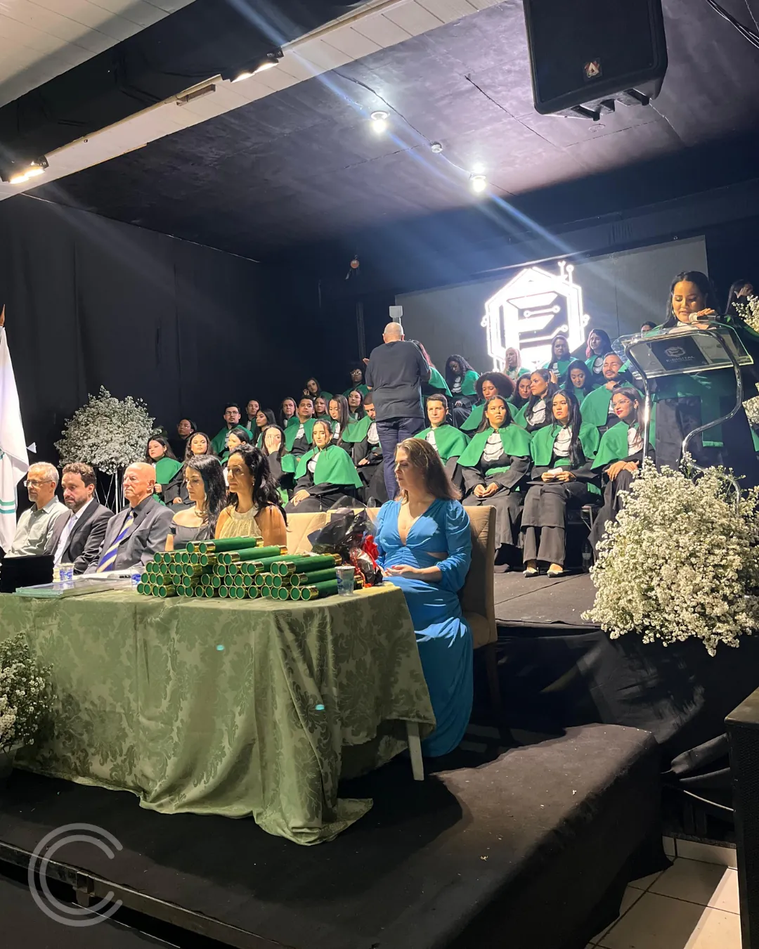 Escola Técnica São João de Deus realiza formatura de 104 alunos