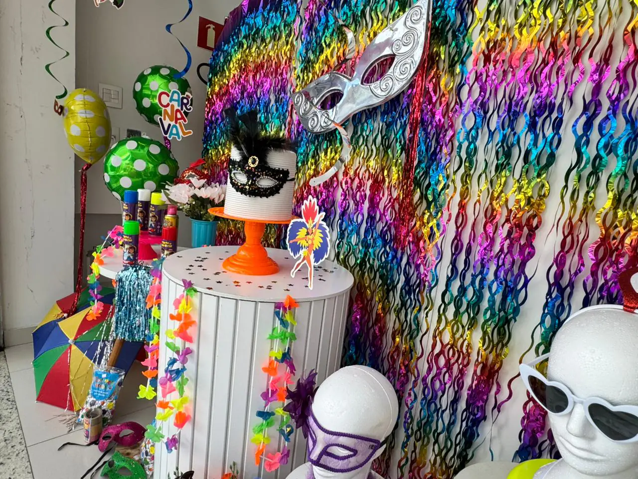 Carnaval se aproxima e Sincomércio esclarece regras para o funcionamento do comércio