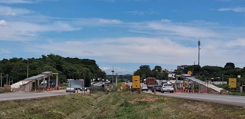 BR-262 será totalmente interditada nesta quinta para içamento de passarela em Juatuba