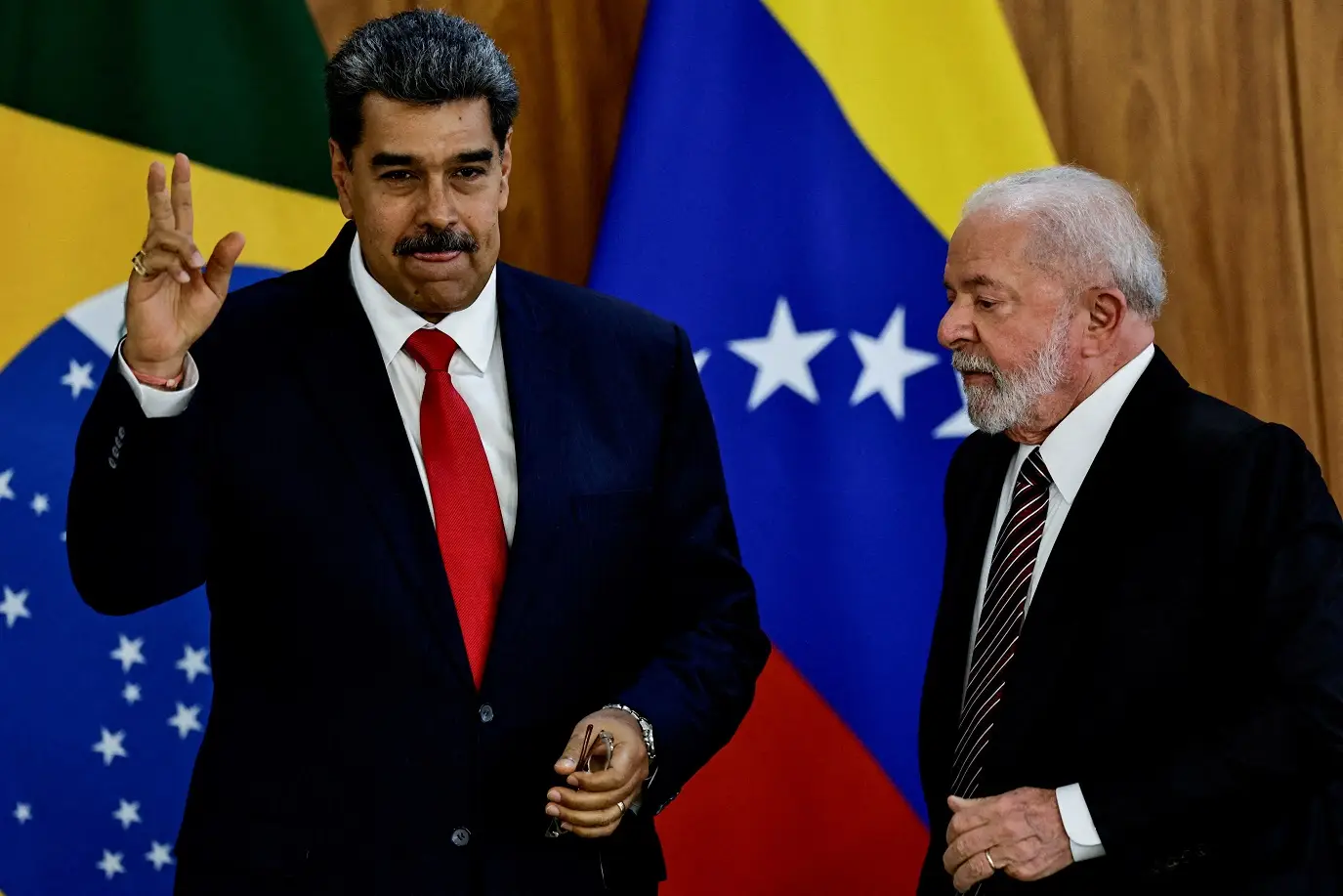 Governo brasileiro convoca reunião de emergência após anúncio de ataque dos EUA à Venezuela