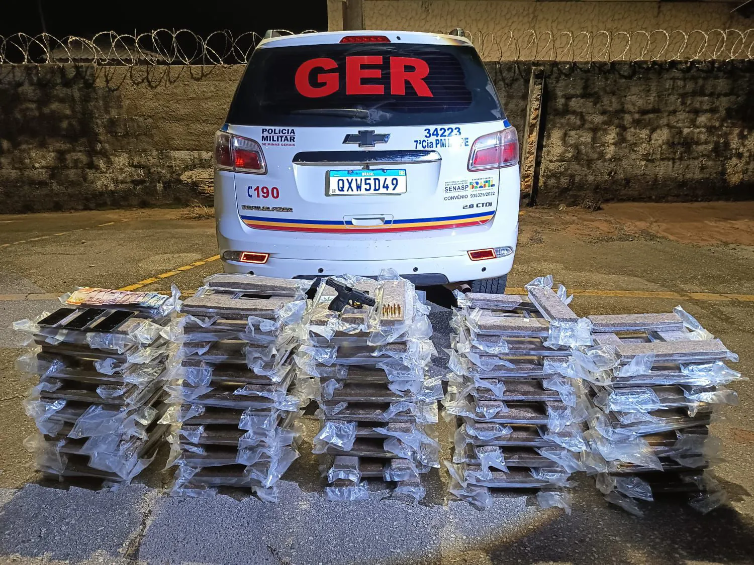 PM apreende 174 kg de maconha e desmantela quadrilha internacional em Formiga e Alfenas