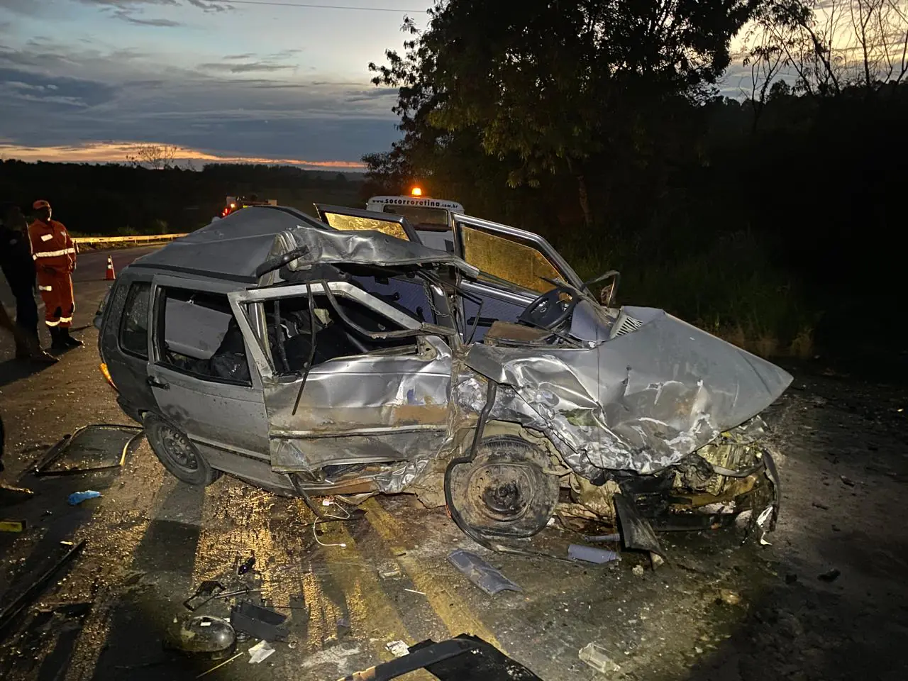 Grave acidente deixa três feridos na BR-354, em Formiga